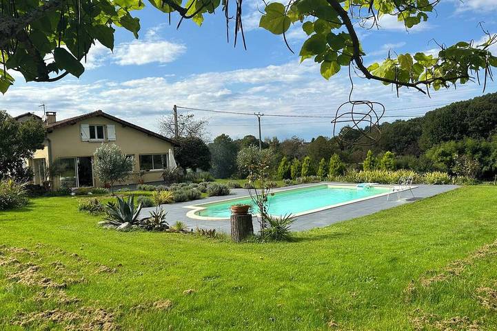 Location de vacances pour 7 personnes, avec Piscine à Ganties