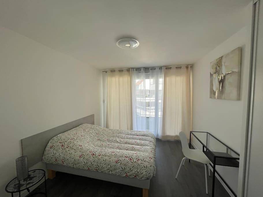 Appartement entier, Two-Bedroom Apartment in Longjumeau, Essonne