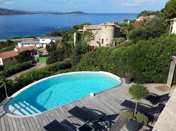 Villa pour 10 personnes, avec terrasse ainsi que piscine et jardin dans Porticcio