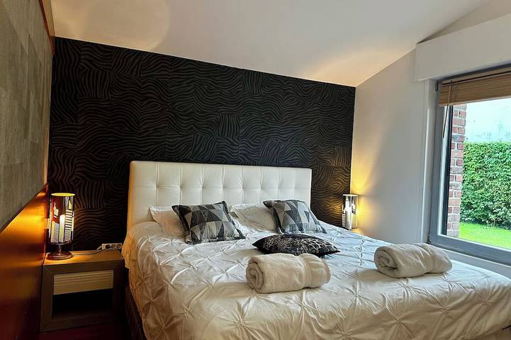 Zi Villa – 14 people – 6 bedrooms–4 bathrooms – Jacuzzi, pool table, indoor pool in Arques, Saint-Omer und Umgebung