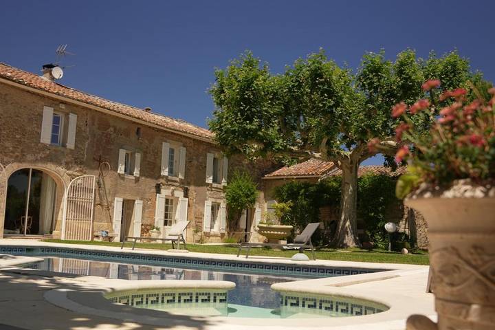 Chambre d’hôte pour 4 personnes, avec Terrasse et Jacuzzi ainsi que Jardin et Piscine