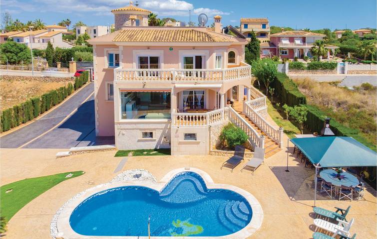 Ferienhaus für 9 Personen, mit Terrasse und Garten sowie Pool in Sa Torre