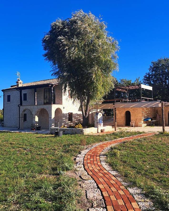 Appartamento vacanze per 4 persone, con piscina e panorama nonché giardino in Abruzzo