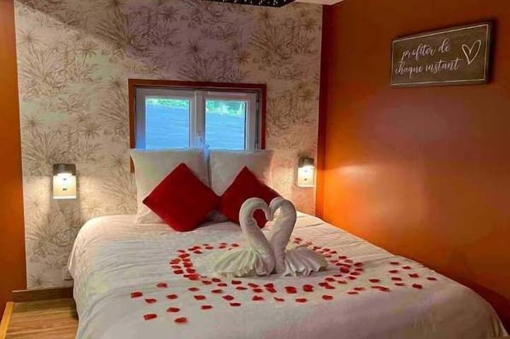 Gîte pour 2 personnes, avec balcon et jardin ainsi que jacuzzi et sauna dans Saint-Gilles-de-Crétot - 2