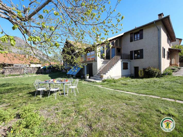 Gîte pour 6 personnes, avec terrasse et jardin dans Bréziers