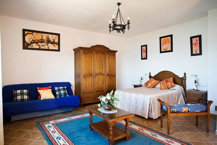 Casa Con Piscina Privada Y Excelentes Vistas Al Mayor Lago De Andalucia in Iznájar, Sierras Subbéticas