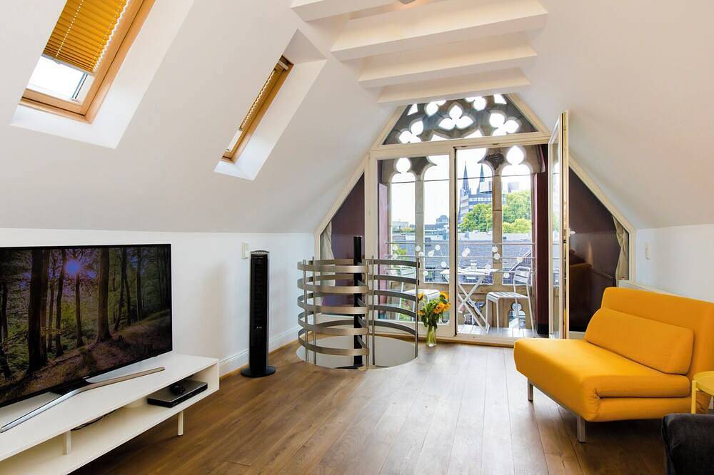 Geheel appartement, Cathedral view suite with 2 bedrooms and 2 bathrooms on the 4th and 5th floor in Keulen, Rijnland