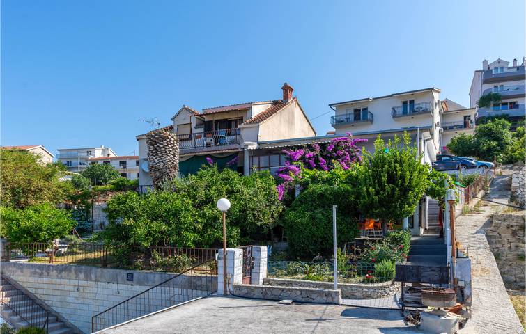 Ferienwohnung für 5 Personen, mit Terrasse in Podstrana