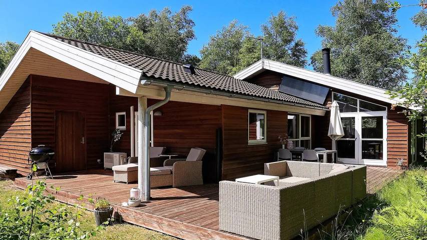 Ferienhaus für 9 Personen, mit Terrasse und Whirlpool in Lodskovvad