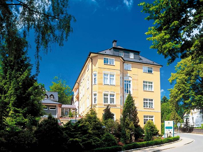 Hotel, mit Balkon und Terrasse