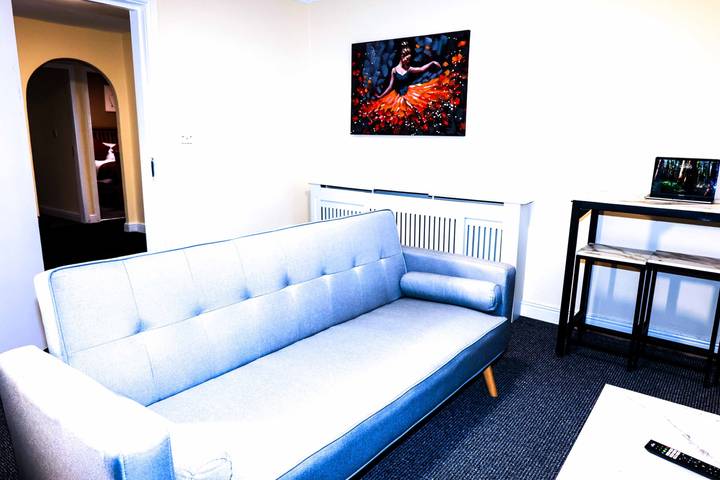 Nottingham 5-Br, Sleeps 11 w/ Garden & Parking in Nottingham, East Midlands
