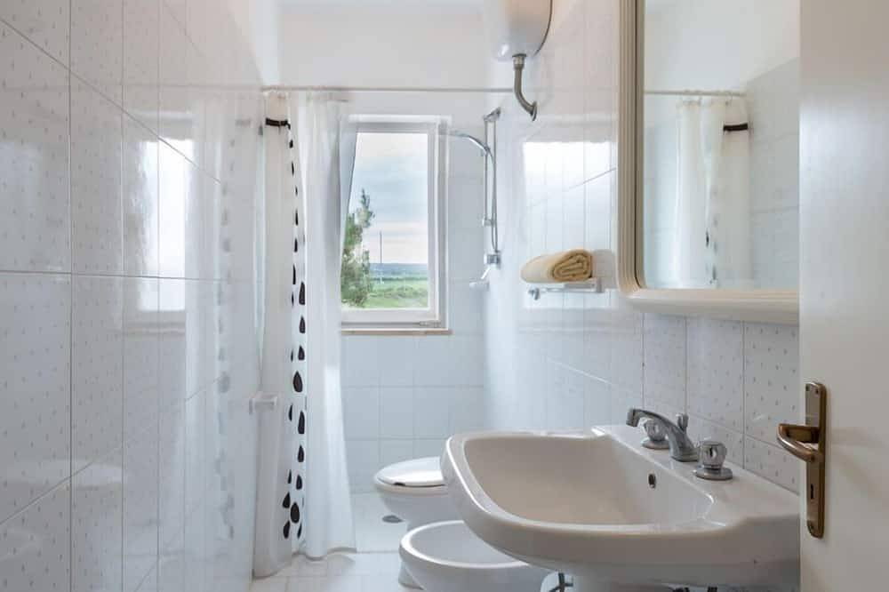 Very neat terraced house by the sea, ideal for families and couples in a quiet location in Torre Santa Sabina, Salento