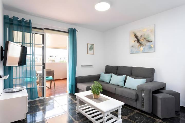 Hel lejlighed, Apartment 'Ático San Juan Teide View By Sydney' with sea view, private terrace and Wi-Fi in Playa de San Juan, Guía de Isora