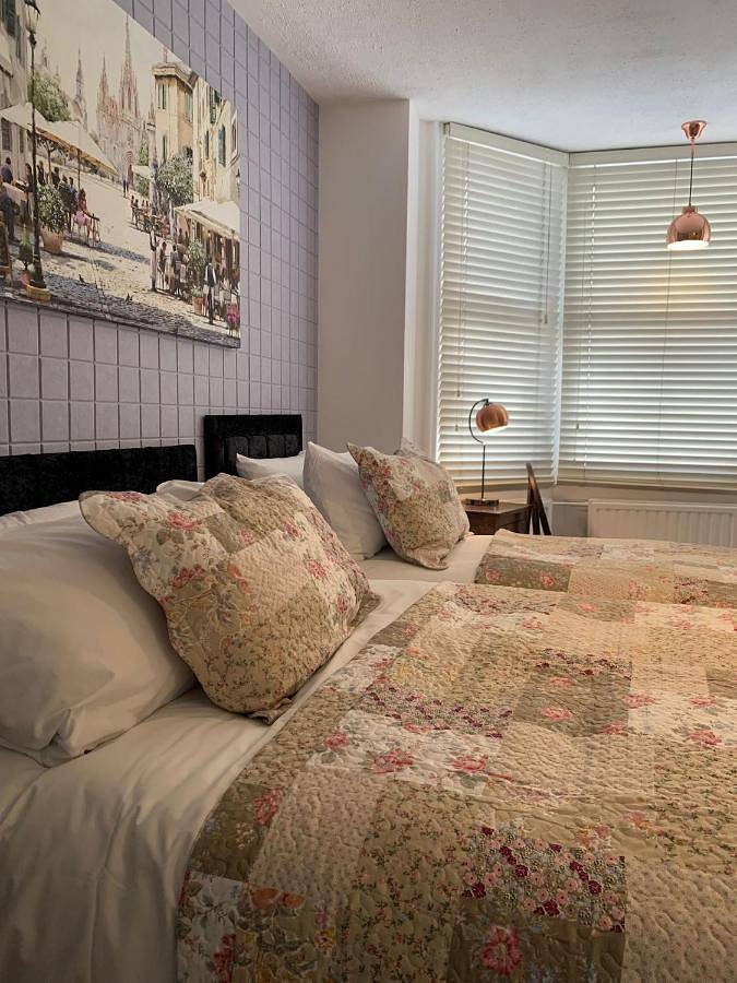 Twin Room with Shared Bathroom in Brighton, Sussex
