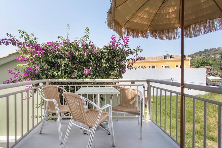 Ferienwohnung für 4 Personen, mit Garten und Balkon in Kalamaki - 2