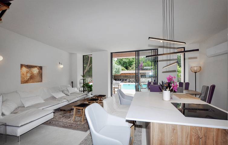 Riverside Retreat con piscina y terraza, aparcamiento gratuito in Ille-sur-Têt, Costa mediterránea (Francia)