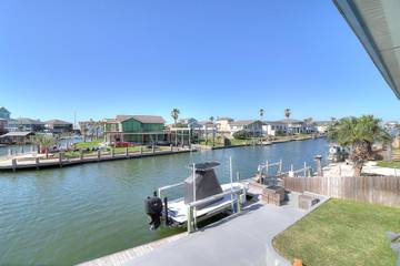Vacation Rental for 10 Guests in City-by-the Sea, Aransas County, Picture 3