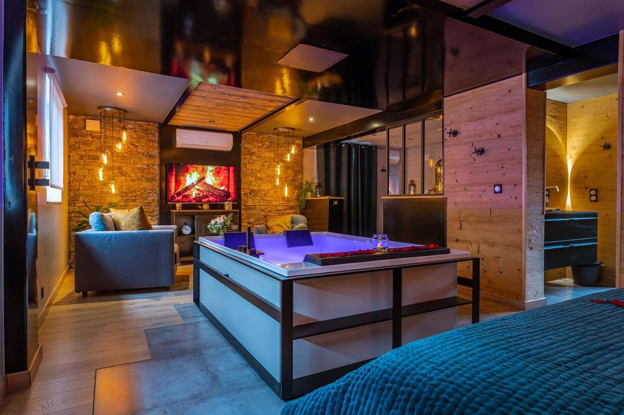 Appartement entier, Love industrie & spa - Suite Romantique en Alsace - Spa privatif et garage in Bischoffsheim, Bas-Rhin Alsace