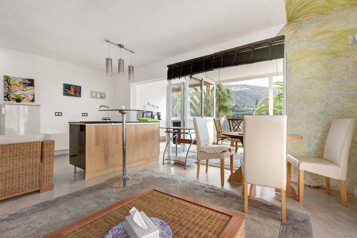 Geheel appartement, Huisdiervriendelijk vakantie-loft Doa met zeezicht, wifi en terras in San Marcos, Noord Tenerife