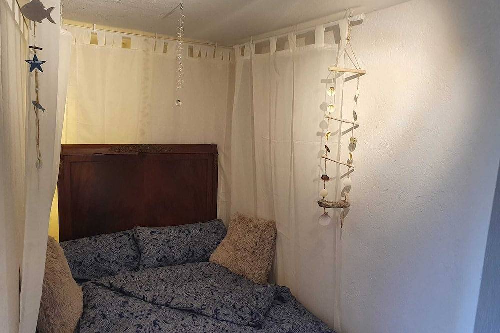 Ganze Wohnung, Souterrain Ferienwohnung, 50qm, 1 Schlafnische, 1 Schlafcouch. 1-2 Personen in Öhningen, Untersee