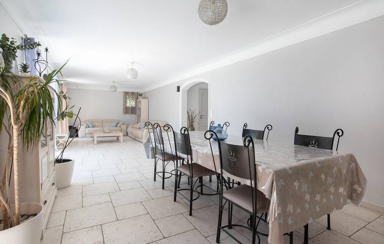 Location de vacances pour 8 personnes, avec terrasse et piscine à Peymeinade - 4