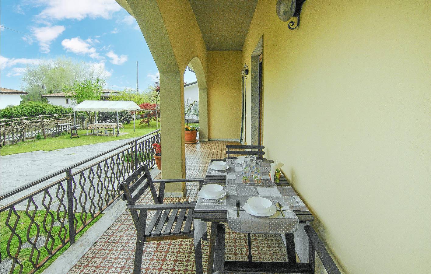 Charmante 90m² Wohnung mit Parkplatz, AC & Garten in der Nähe von Montignoso in Montignoso, Italienische Riviera