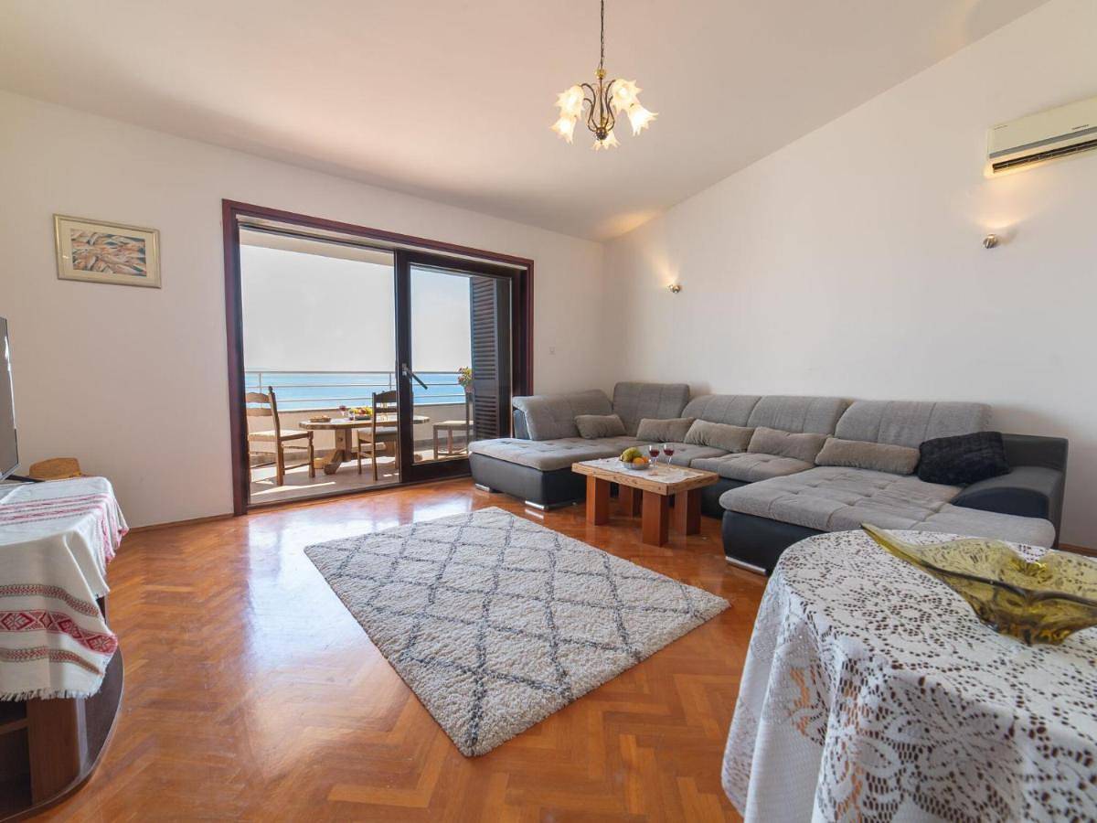 Hel lägenhet, Apartments Sunrise Duilovo -Superior Three Bedroom Apartment with Sea View Terrace in Split, Split-Dalmatia guovlu