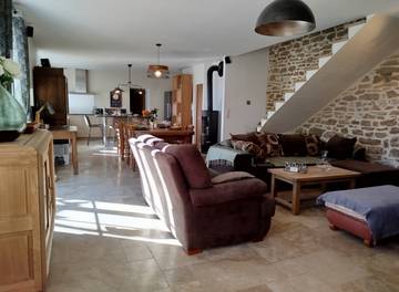 Gîte pour 8 personnes, avec piscine ainsi que terrasse et jardin à Grillon