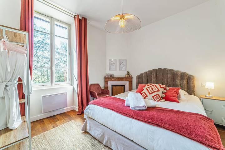 Location de vacances pour 30 personnes, avec jardin dans Jugy - 3