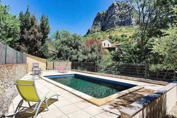 Gîte pour 5 personnes, avec piscine et jardin, animaux acceptés à Saint-Jean-de-Buèges