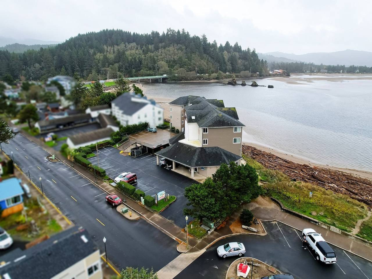 Queen Bed Accessible with Ocean View in Lincoln County (OR)