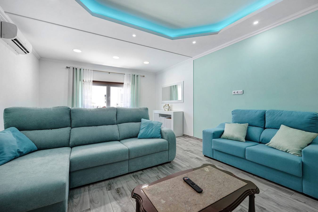 Apartamento inteiro, Apartamento Casa Violeta com Terraço, A/C & Wi-Fi in São Sebastião, Lagos