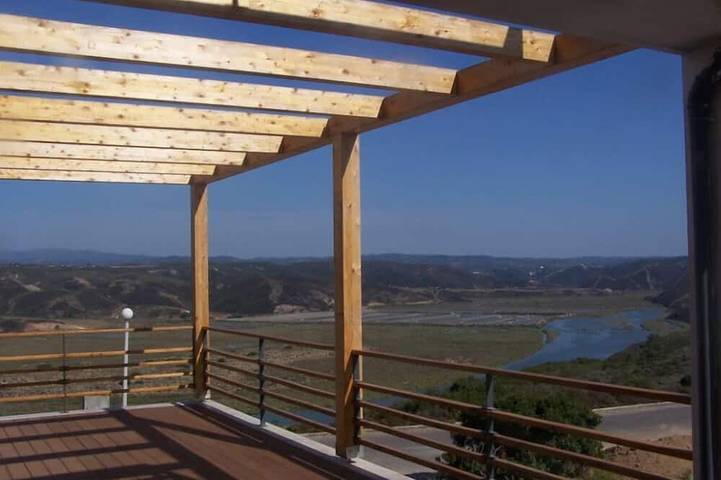 Ferienhaus für 9 Personen, mit Balkon und Garten in Aljezur
