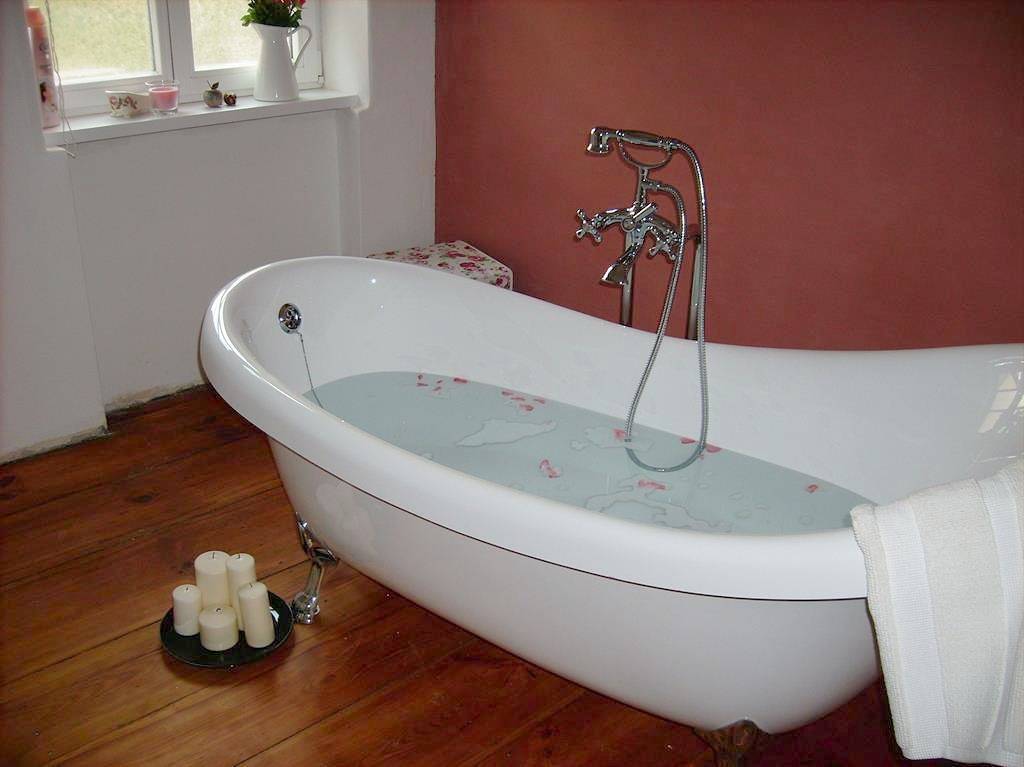 Ferienhaus, Dusche und Badewanne in Enkirch, Bernkastel-Kues & Umgebung