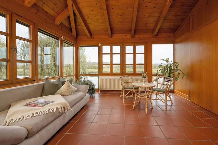 Ganze Wohnung, 48qm-große Wohnung im Erdgeschoß mit Wintergarten in Nittenau, Ostbayern