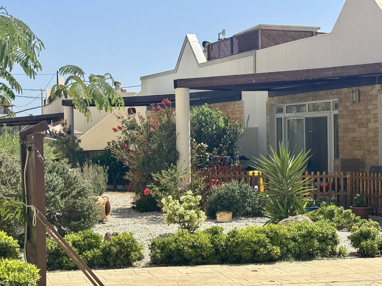 Entire holiday apartment, Elegant, Modern With Shared Swimming Pools in South Crete