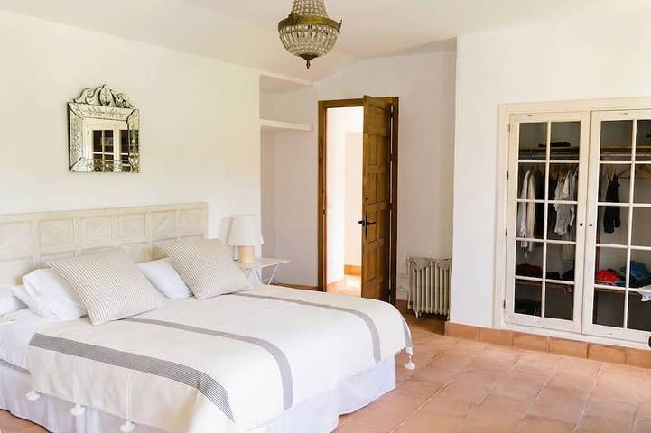 Maison de campagne exclusive. Grand jardin et piscine. Près de la ville. in Constantina, Sierra Morena