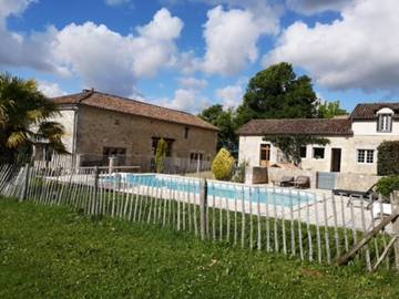 Villa pour 4 personnes, avec piscine ainsi que jardin et terrasse en Dordogne