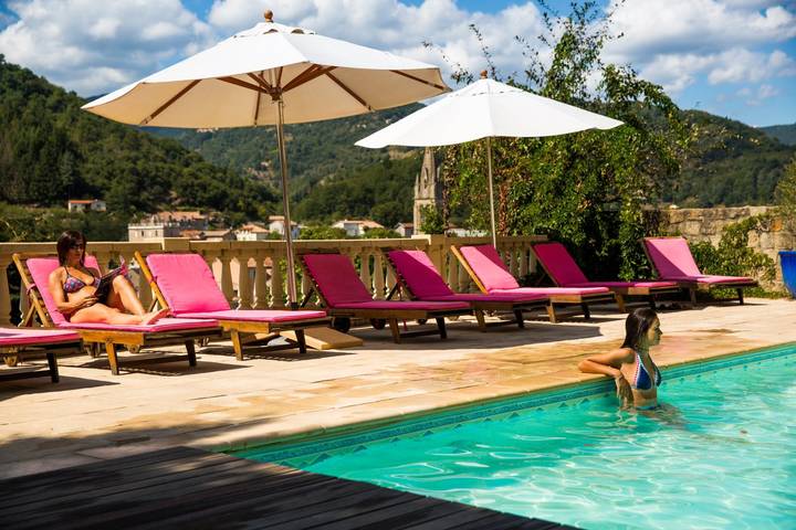 Gîte pour 20 personnes, avec jardin et balcon ainsi que jacuzzi et piscine à Vals-les-Bains - 2