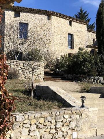 Maison d’hôte pour 2 personnes, avec jardin ainsi que piscine et vue, animaux acceptés à Buis-les-Baronnies