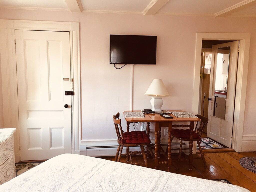 Ganze Wohnung, Chatham Village - Entzückendes Studio-Apartment in Antique Home in Chatham (MA), Cape Cod