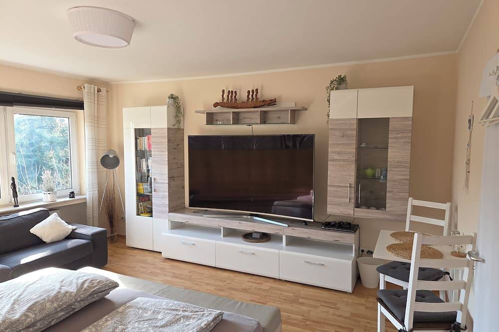 Ganze Wohnung, Park & Meer – 4 Zi. Ferienwohnung im Grünen | Balkon, Parkplatz | bis 9 Personen in Rostrup, Bad Zwischenahn