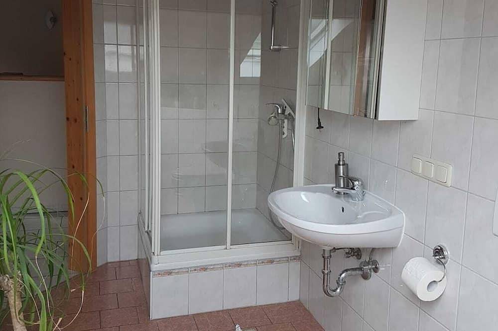 Ganze Wohnung, Ferienwohnung 2 im Dachgeschoss, 2 - 4 Pers.,  70 qm, mit 2 sep. Schlafzimmern in Grabenstätt, Chiemsee