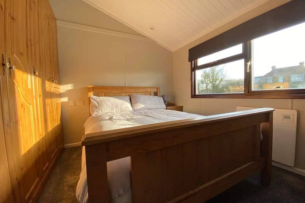 Lakeside Lodge Set in the Countryside in Bethersden, Ashford region