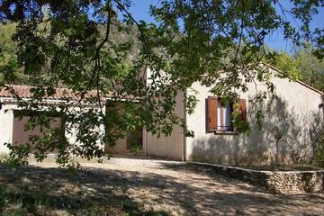 Gîte pour 6 personnes, avec terrasse et jardin à Oraison