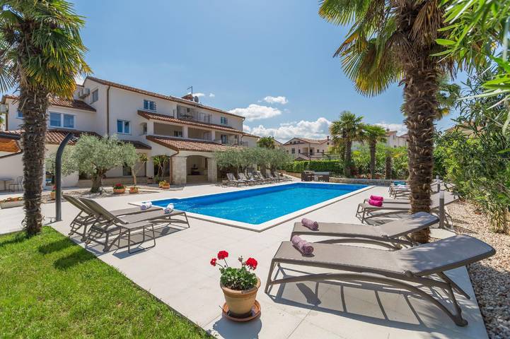 Ferienwohnung für 4 Personen, mit Garten und Balkon in Poreč