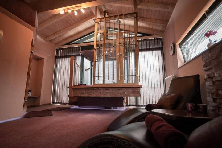 Chalet für 4 Personen, mit Balkon und Whirlpool sowie Terrasse und Garten in Viechtach - 2