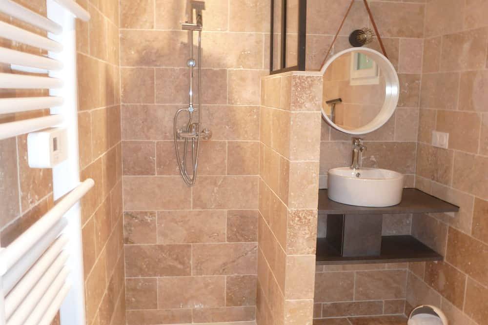 Appartement entier, Gîte 2/4 personnes avec jardinet et piscine commune in Saint-Pardon-de-Conques, Région de Langon