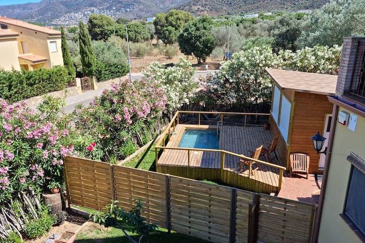 Bungalow pour 4 personnes, avec Terrasse et Jardin à Roses