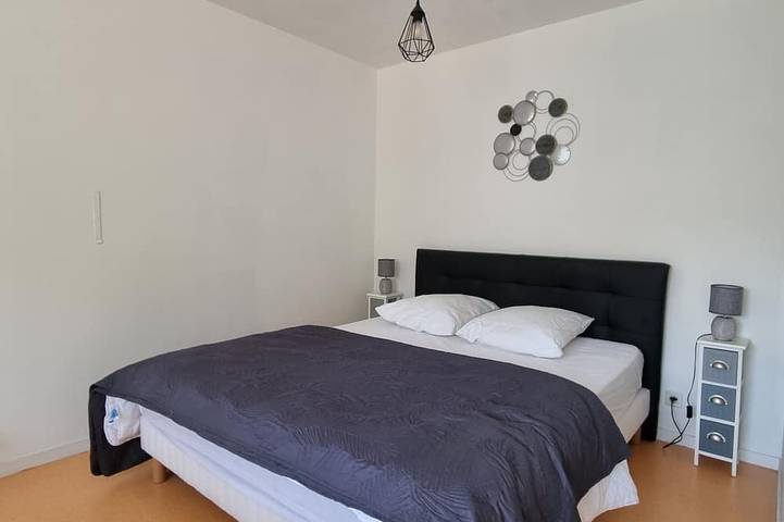 Appartement entier, Confortable Studio avec Balcon en plein Centre de Concarneau - Parking privé in Concarneau, Côte de Cornouaille
